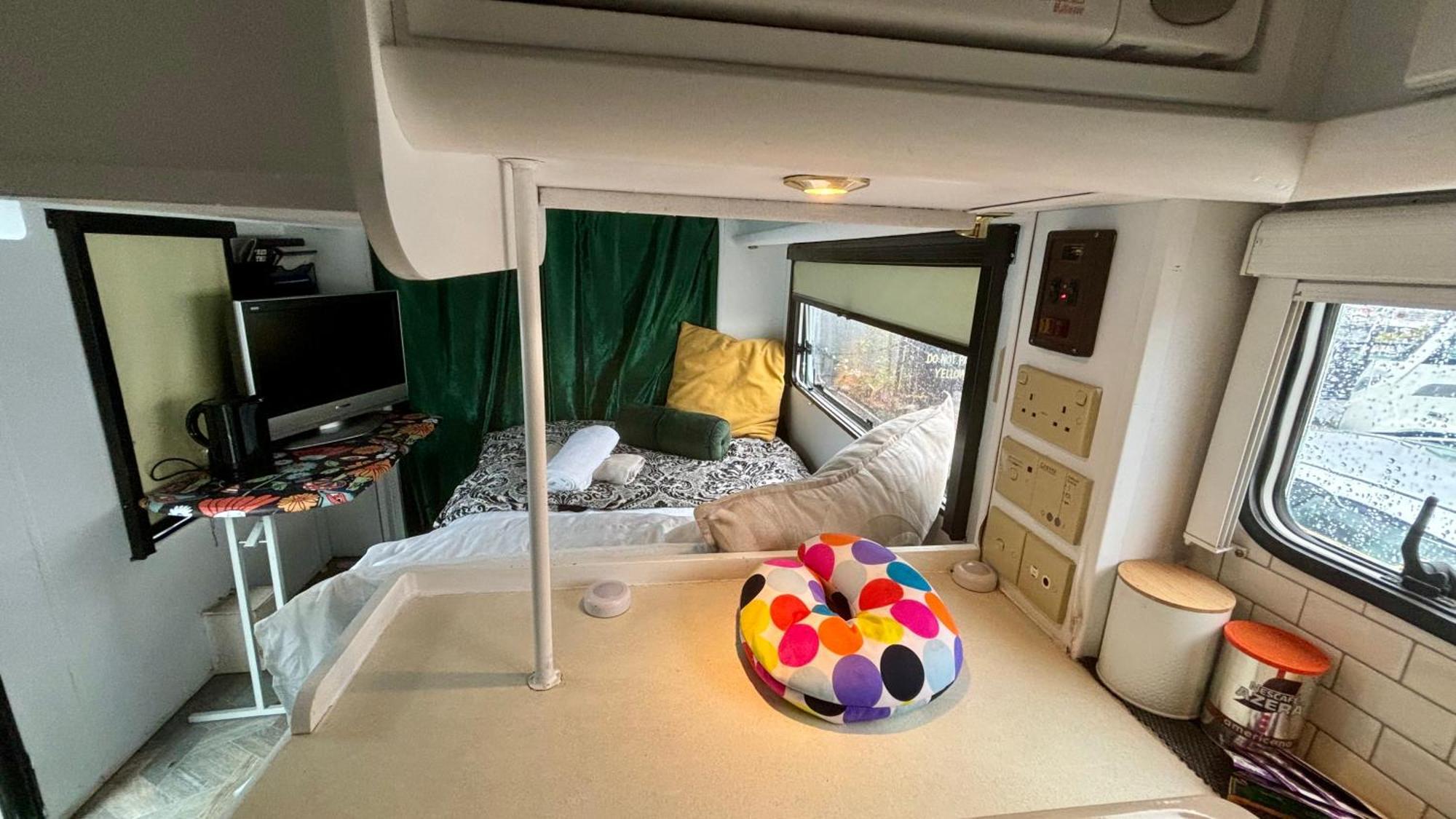 Cool Wheels On The Waterfront Hotel ลิเวอร์พูล ภายนอก รูปภาพ